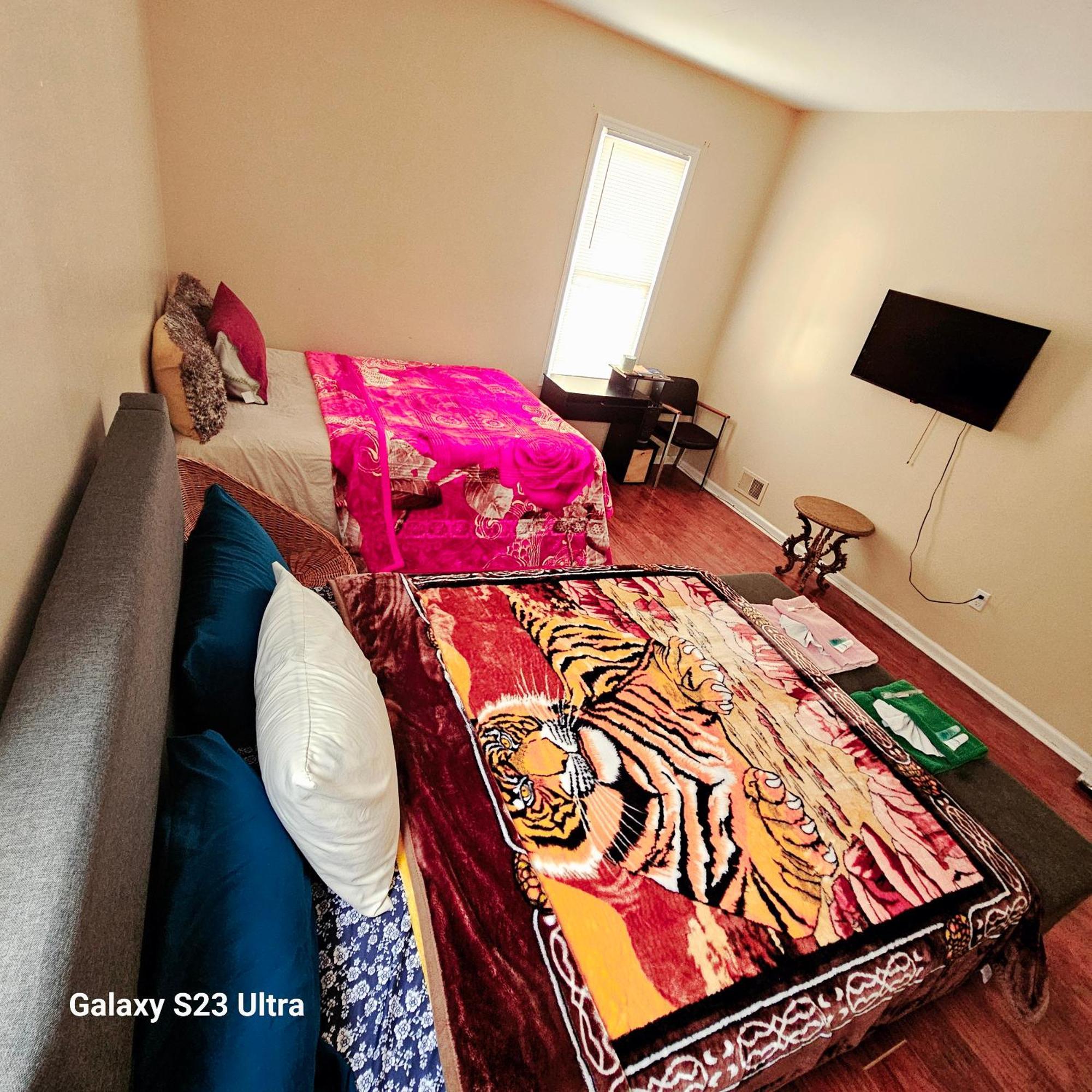 Divine Villa & Resorts Guest House - 283 Lehigh Ave 뉴어크 외부 사진